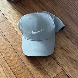 Nike Light Gray Baseball Cap